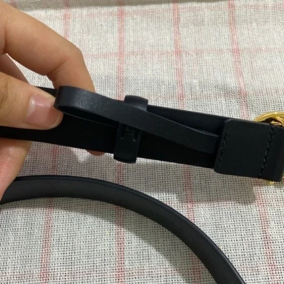 CHANEL Black Leather Belt with Gold Interlocking CC Buckle - Picture 4 of 4